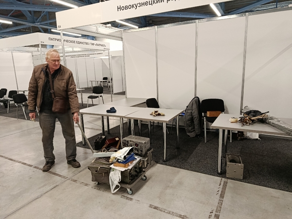 01-RW9UEH с тележкой.jpg