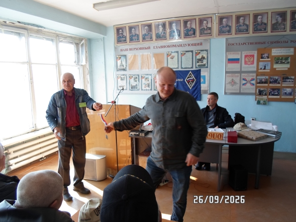 09 - Вручение призов для RA9UKC (via UB9UVW).JPG